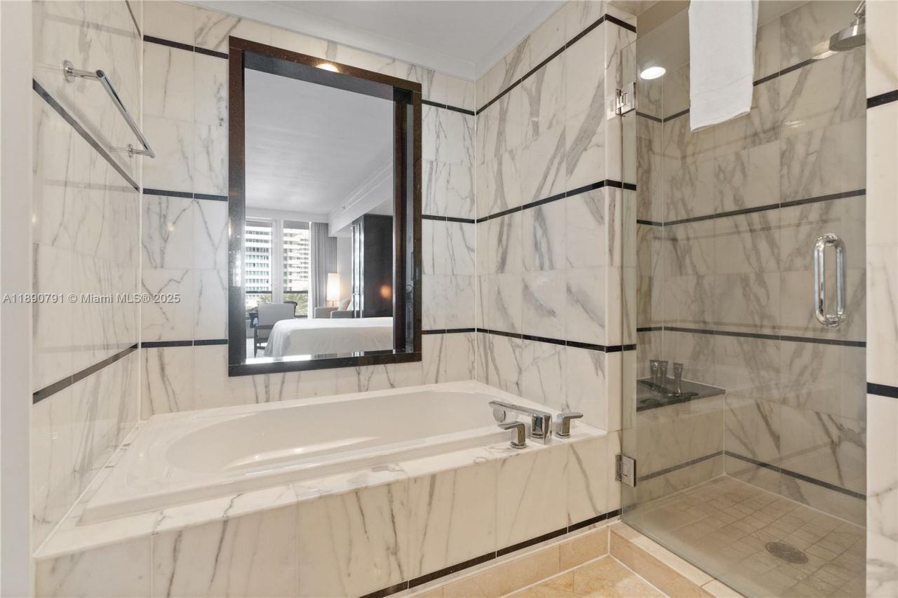 4391 Collins Ave, Unit 402, Miami Beach, FL 33140 Photo