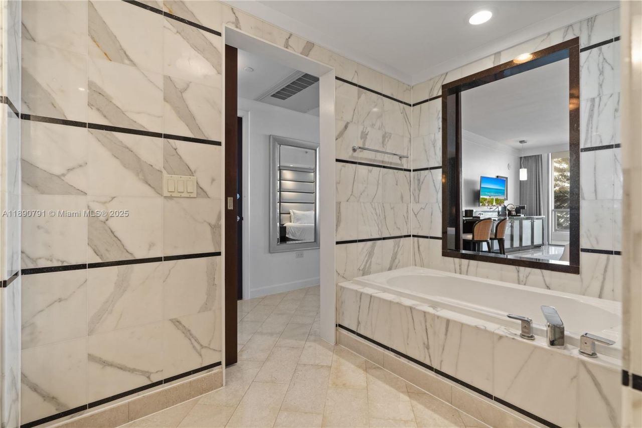 4391 Collins Ave, Unit 402, Miami Beach, FL 33140 Photo