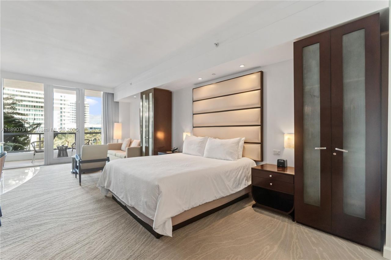 4391 Collins Ave, Unit 402, Miami Beach, FL 33140 Photo