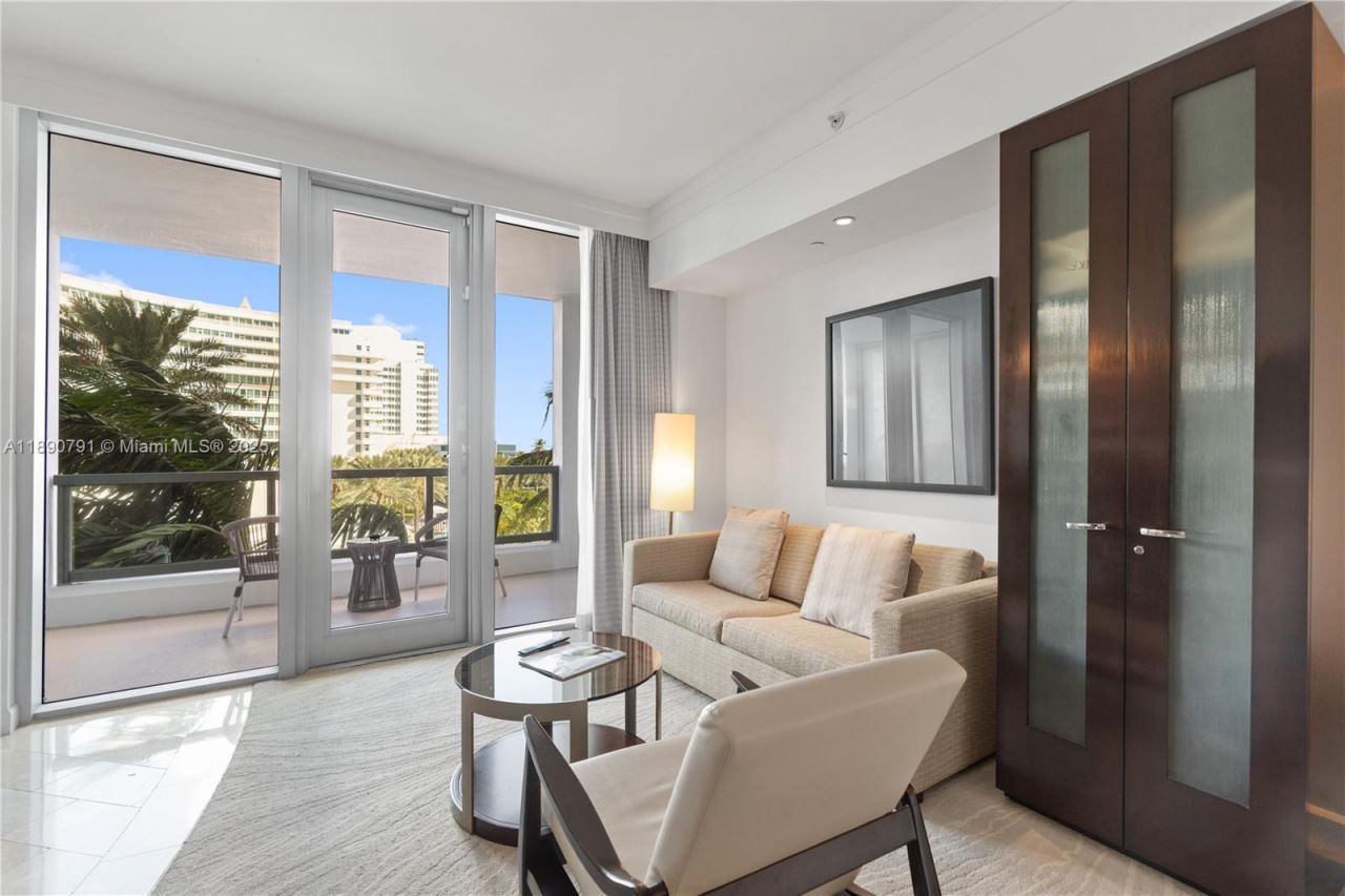 4391 Collins Ave, Unit 402, Miami Beach, FL 33140 Photo