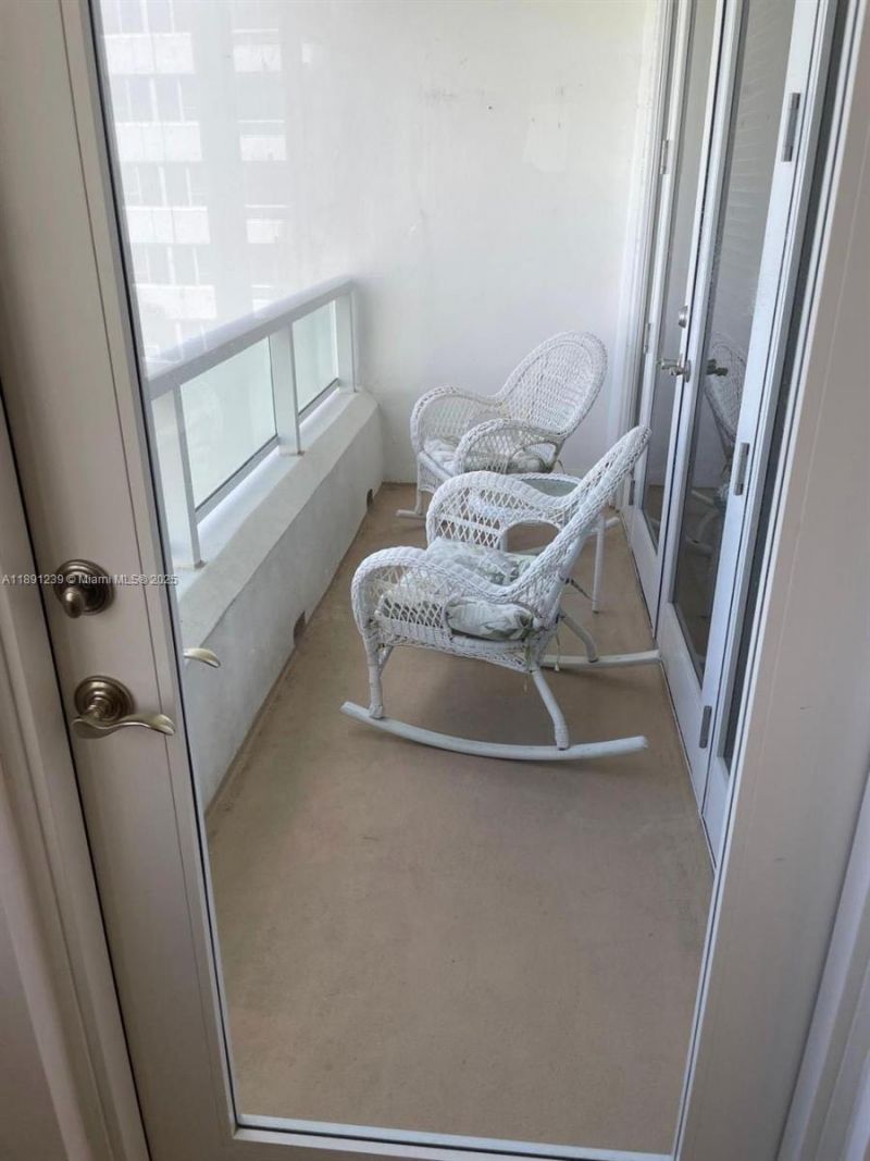 5005 Collins Ave, Unit 411, Miami Beach, FL 33140 Photo