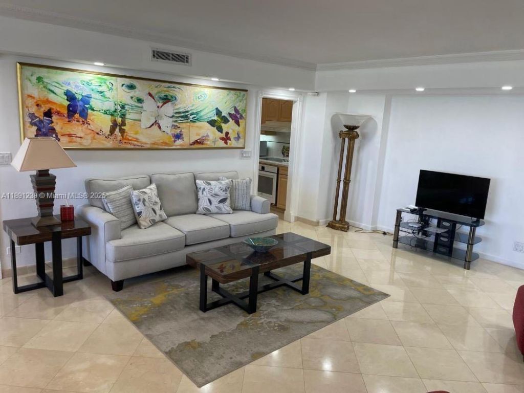 5005 Collins Ave, Unit 411, Miami Beach, FL 33140 Photo