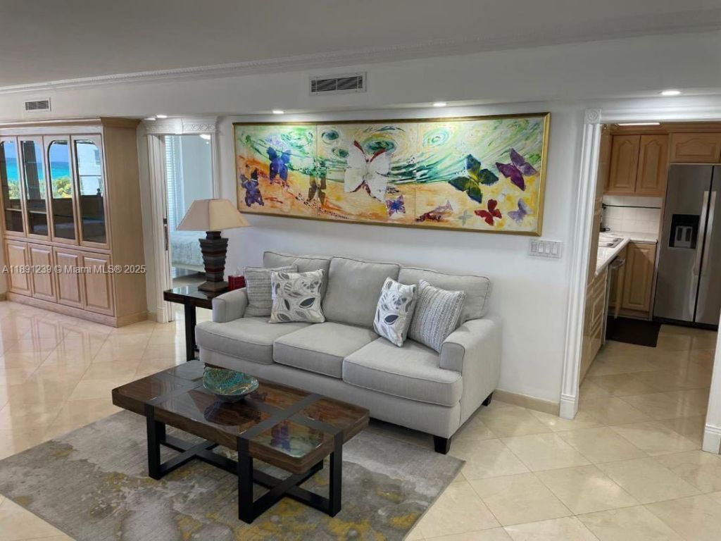 5005 Collins Ave, Unit 411, Miami Beach, FL 33140 Photo