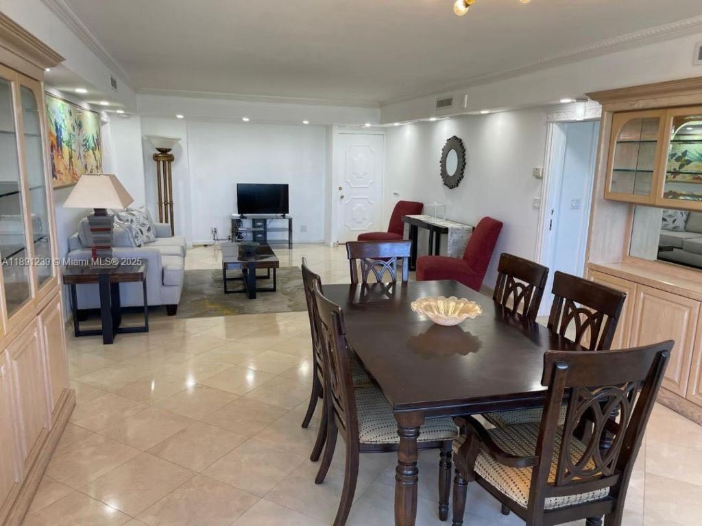 5005 Collins Ave, Unit 411, Miami Beach, FL 33140 Photo