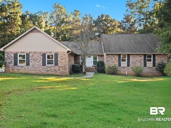 802 Pinewood Court, Daphne, AL 36526