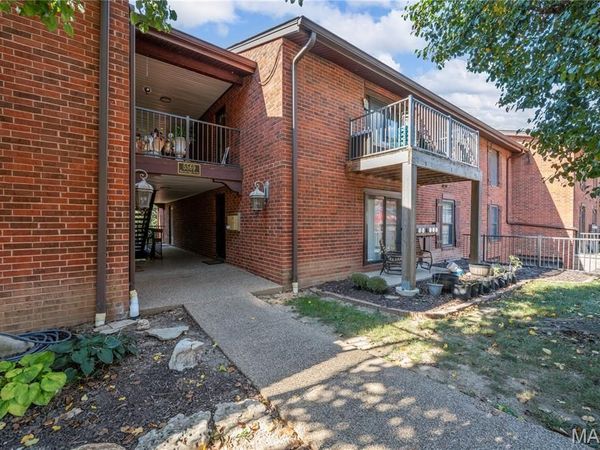 5569 Baronridge Drive, Unit 10, St Louis, MO 63129