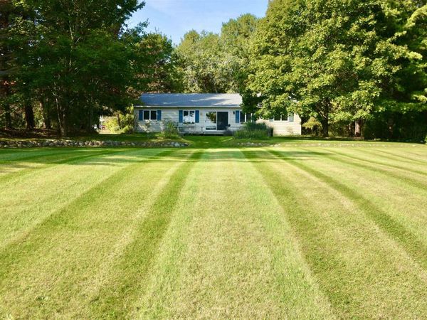 4213 Oxford Drive E, Leland, MI 49654