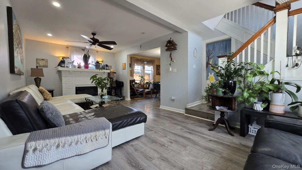 170 E Mineola Avenue, Valley Stream, NY 11580 Main Photo