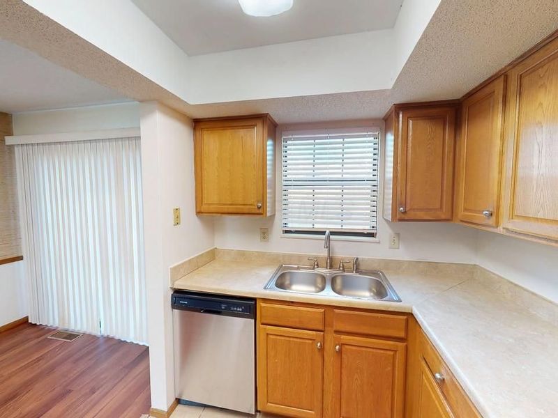 5294 Brandy Oaks Lane, Columbus, OH 43220 Photo 13