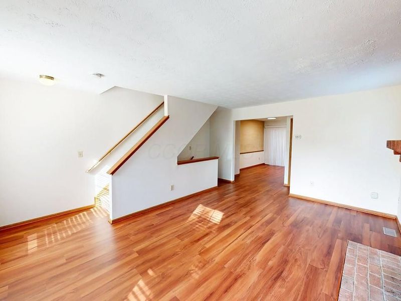 5294 Brandy Oaks Lane, Columbus, OH 43220 Photo 2