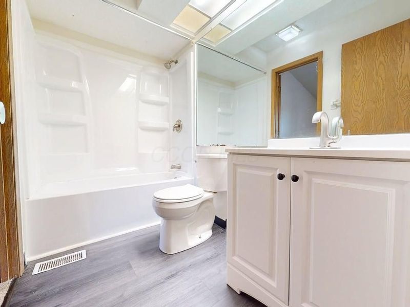 5273 Brandy Oaks Lane, Columbus, OH 43220 Photo 17