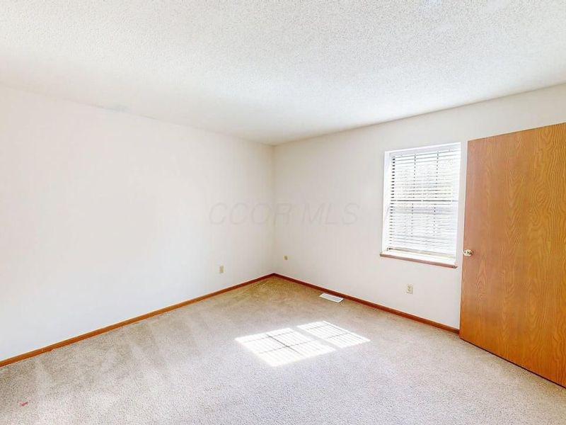 5273 Brandy Oaks Lane, Columbus, OH 43220 Photo 18