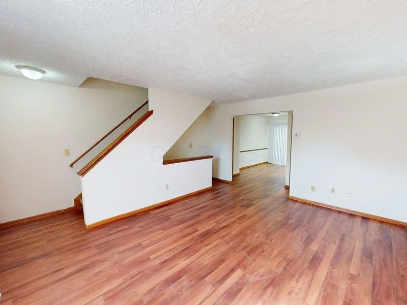 5273 Brandy Oaks Lane, Columbus, OH 43220 Photo 2