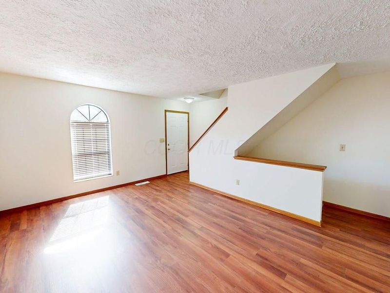 5273 Brandy Oaks Lane, Columbus, OH 43220 Photo 3