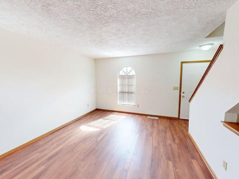 5273 Brandy Oaks Lane, Columbus, OH 43220 Photo 4