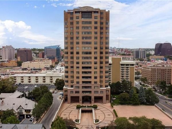 400 W 49th Terrace, Unit 2146, Kansas City, MO 64112