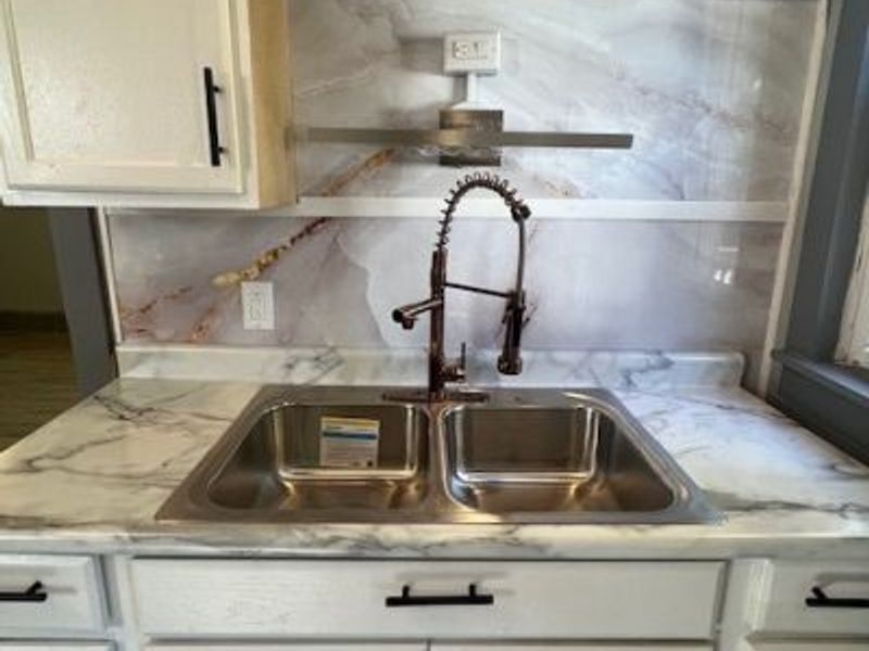 10639 Dupont Avenue, Cleveland, OH 44108 Photo 29