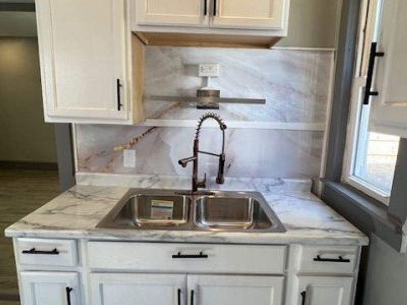 10639 Dupont Avenue, Cleveland, OH 44108 Photo 30