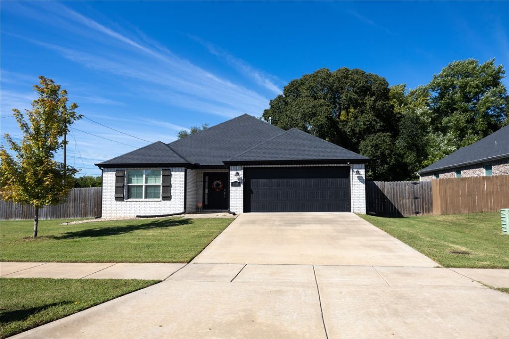 1121 N Pershing Street, Fayetteville, AR 72704 Main Photo