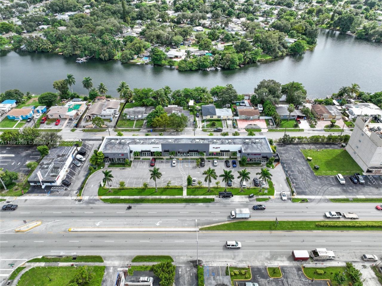 4250 W Hallandale Beach Blvd, Pembroke Park, FL 33023 Photo