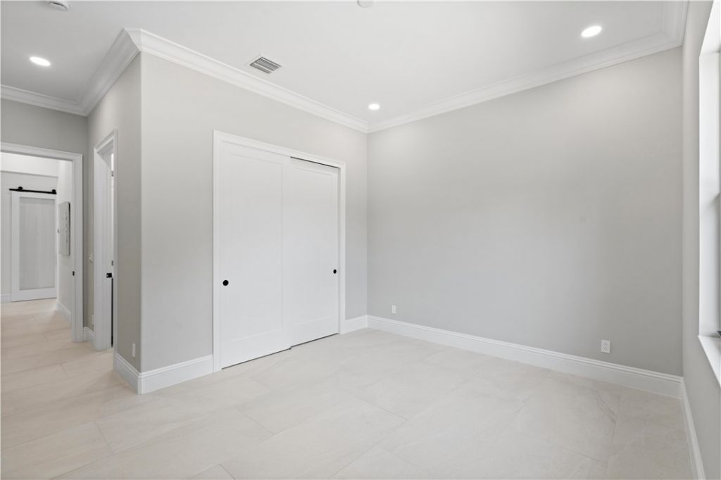 9241 Seaglass Court, Vero Beach, FL 32963 Photo