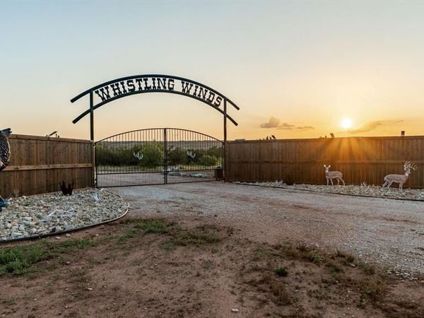 9464 SH-6, Quanah, TX 79225