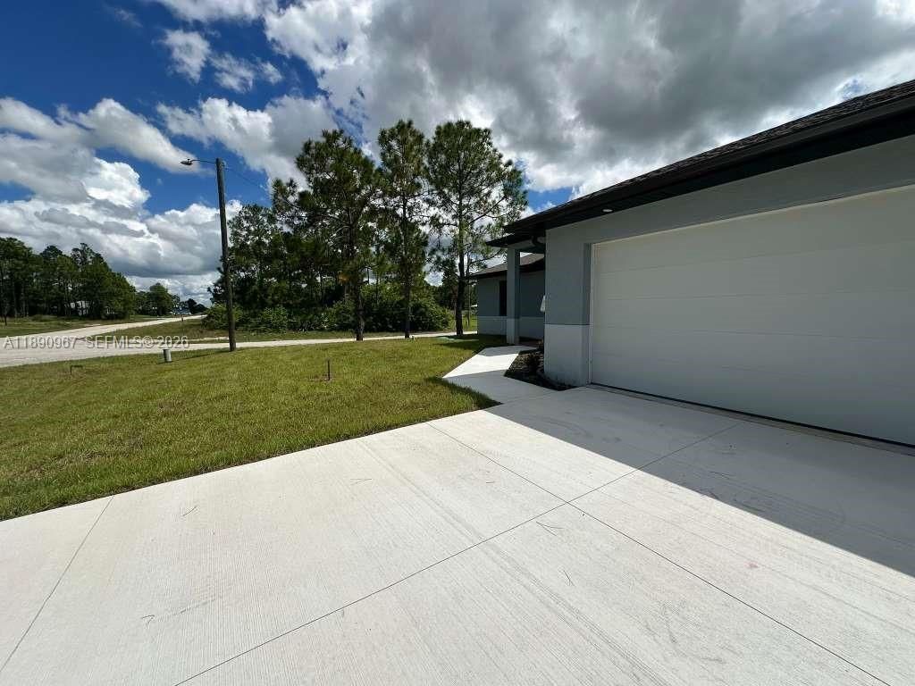 672 Nimitz Blvd, Lehigh Acres, FL 33974 Photo