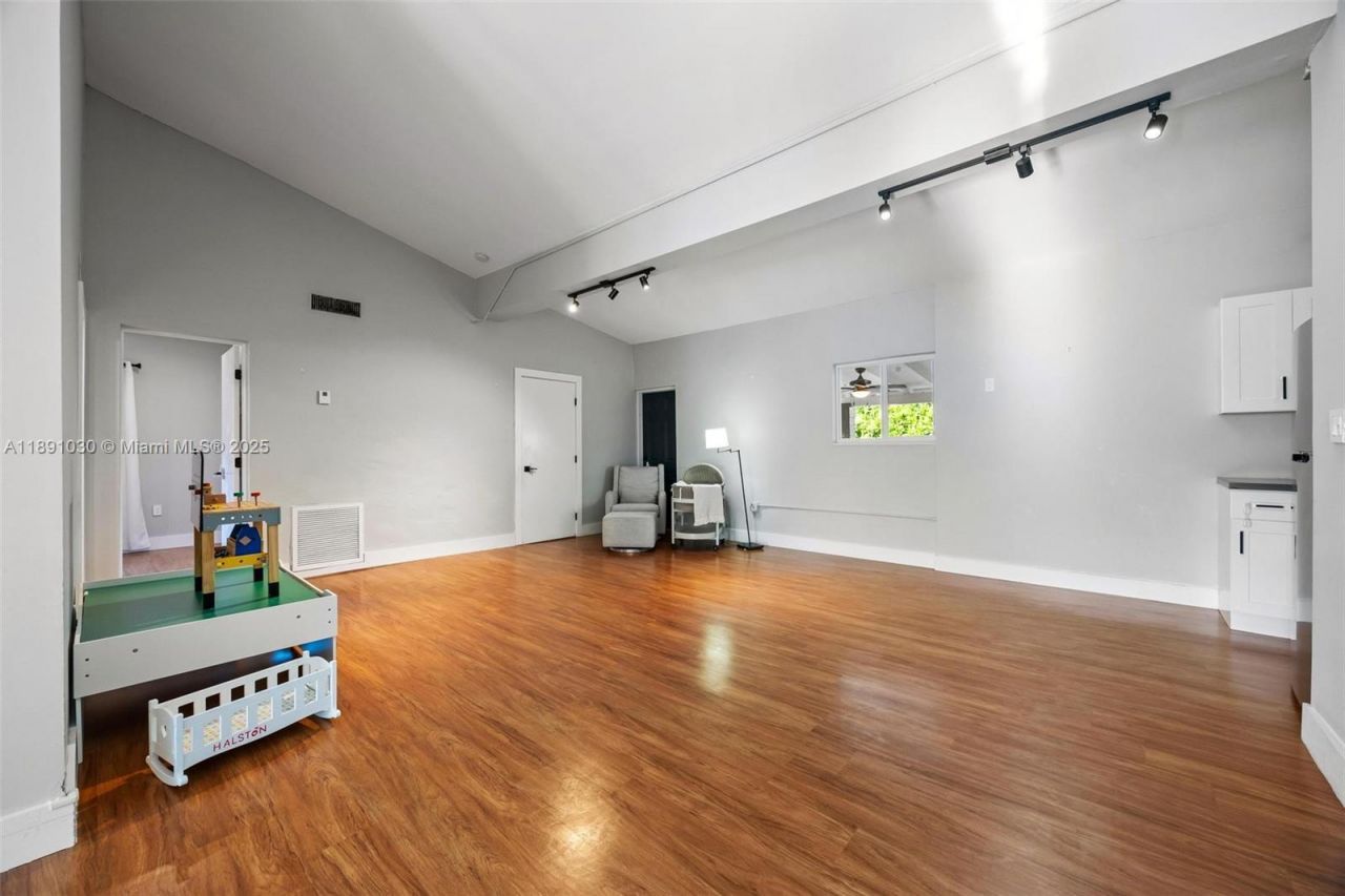 1651 SW 13th Ave, Unit na, Miami, FL 33145 Photo