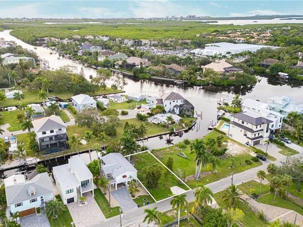 27563 Big Bend RD, BONITA SPRINGS, FL 34134