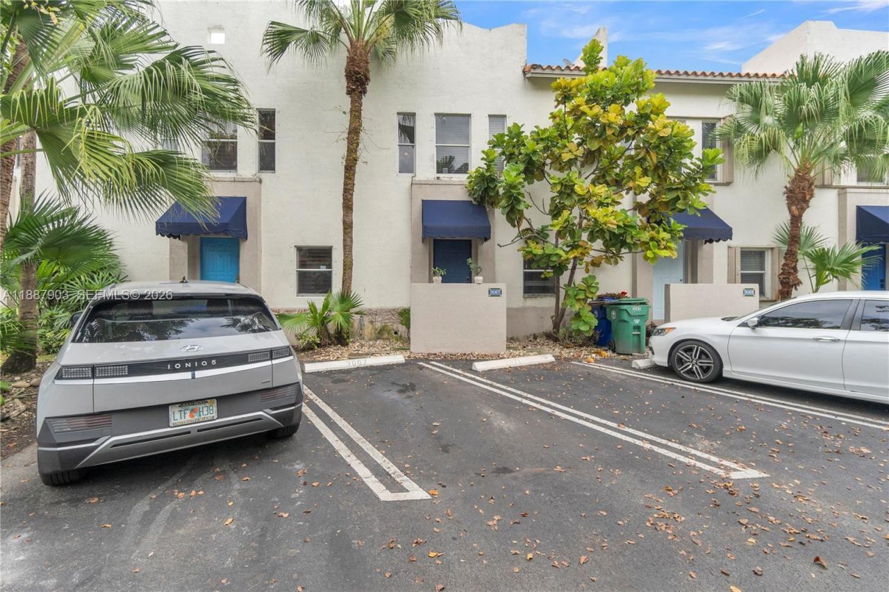 3067 Center St, Unit 17, Miami, FL 33133 Photo