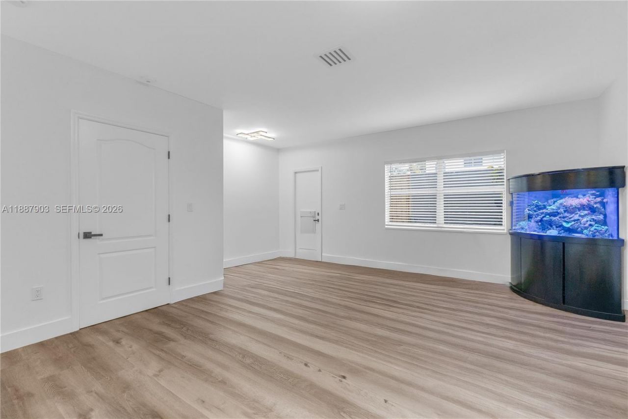 3067 Center St, Unit 17, Miami, FL 33133 Photo