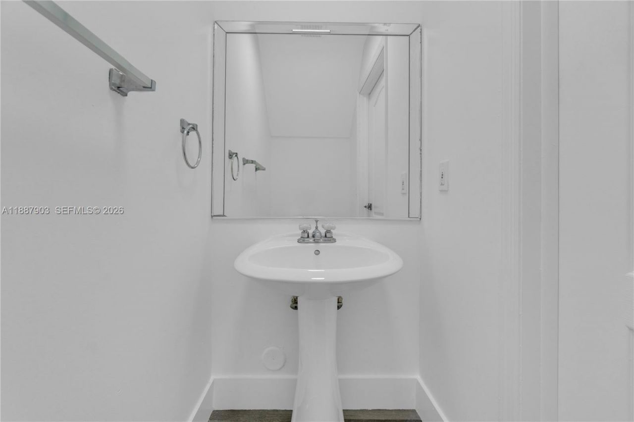 3067 Center St, Unit 17, Miami, FL 33133 Photo