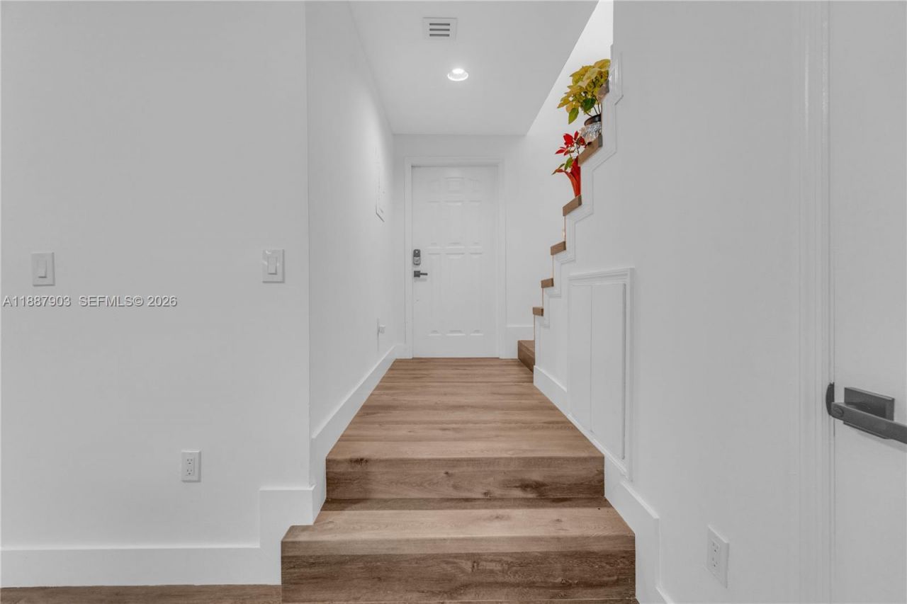 3067 Center St, Unit 17, Miami, FL 33133 Photo