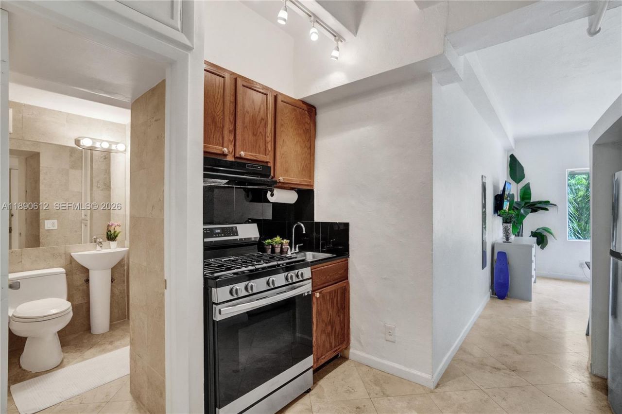 255 W 24th St, Unit 204, Miami Beach, FL 33140 Photo