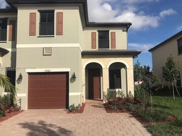 10401 W 32nd Ln, Hialeah, FL 33018