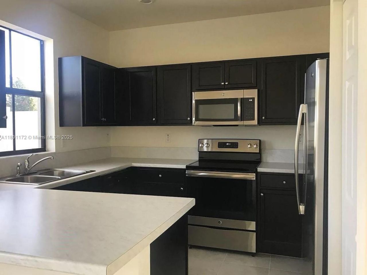 10401 W 32nd Ln, Hialeah, FL 33018 Photo