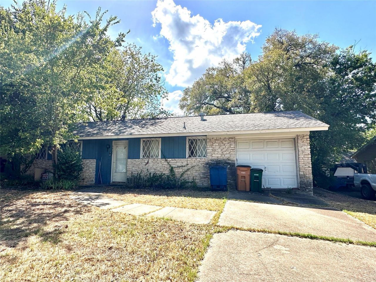 6807 Bryn Mawr Dr, Austin, TX 78723 Main Photo