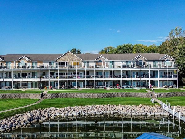 14 Iowa Street, Unit B4, Arnolds Park, IA 51331