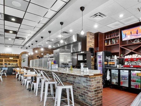Restaurant and Bar For Sale in Coral Springs, Coral Springs, FL 33071