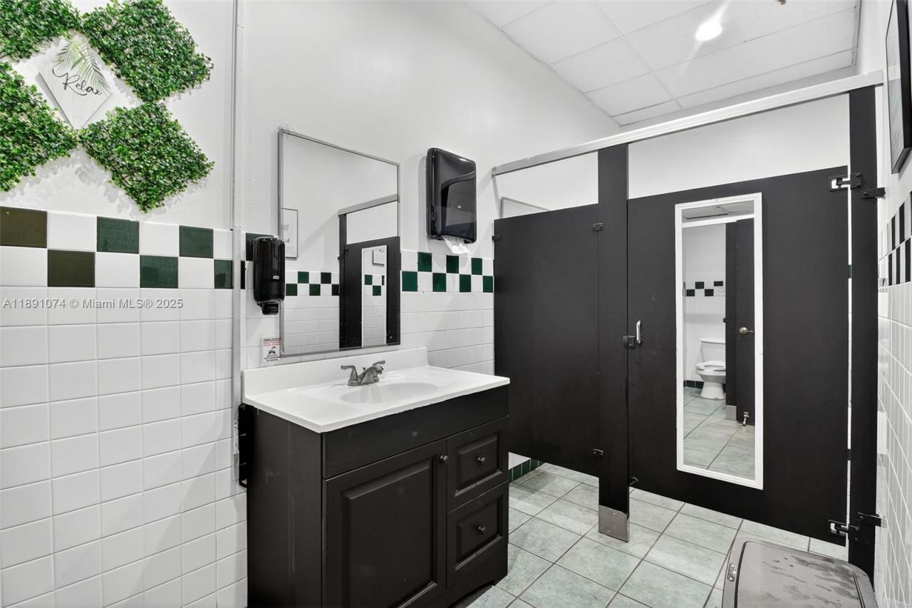 Restaurant And Bar For Sale In Coral Springs, Coral Springs, FL 33071 Photo