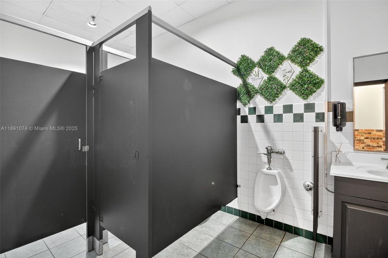 Restaurant And Bar For Sale In Coral Springs, Coral Springs, FL 33071 Photo