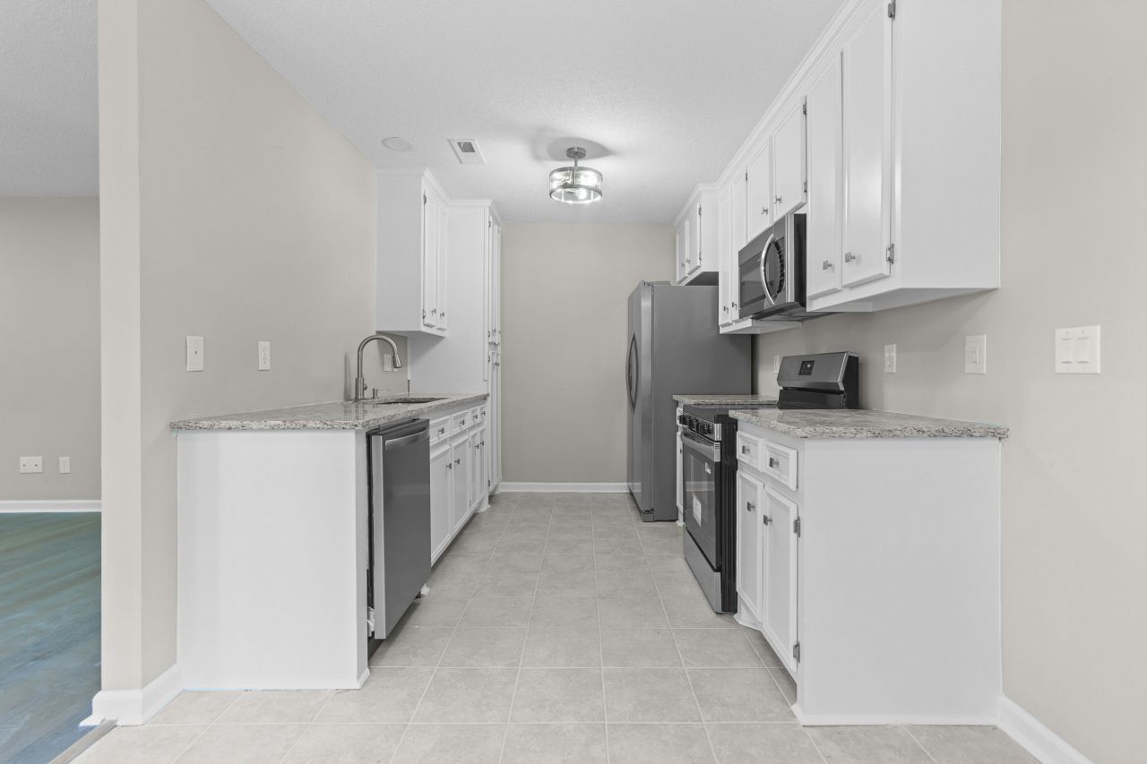 2220 Hillside Street Photo 17