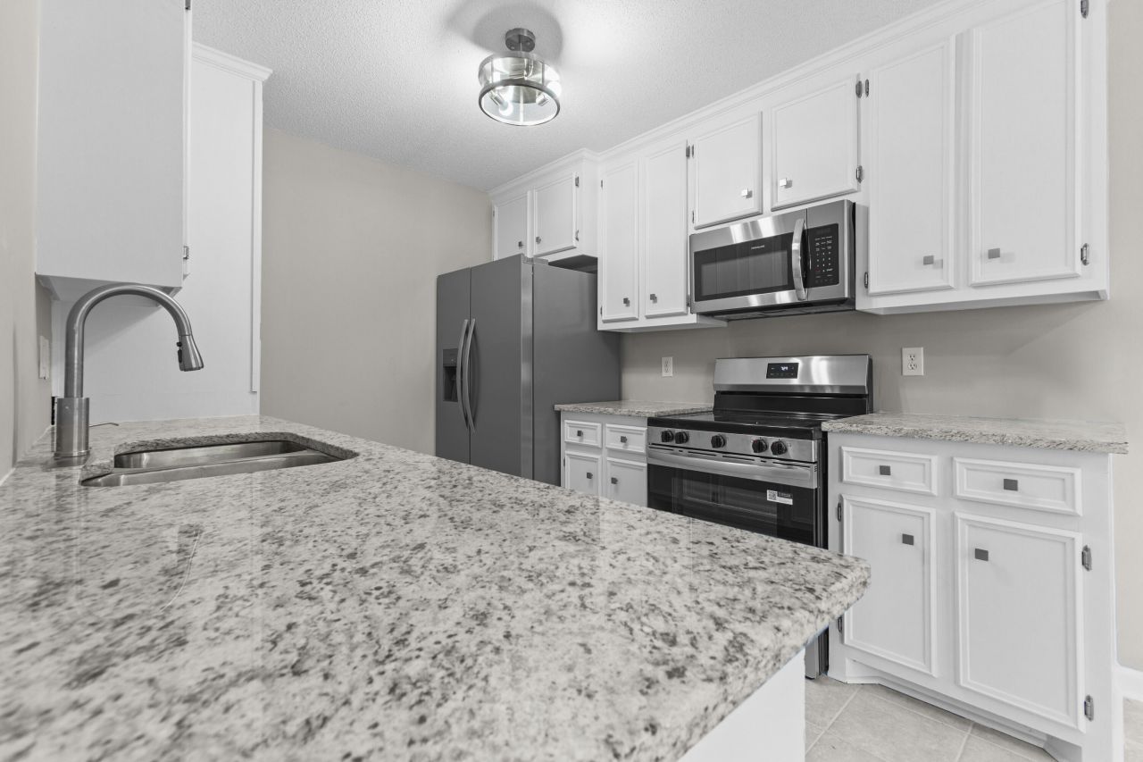 2220 Hillside Street Photo 18