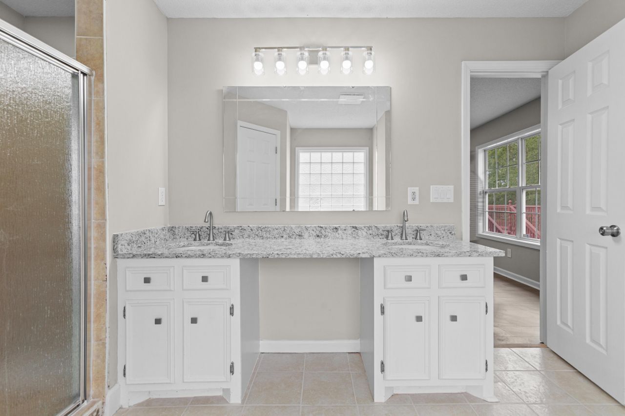 2220 Hillside Street Photo 5