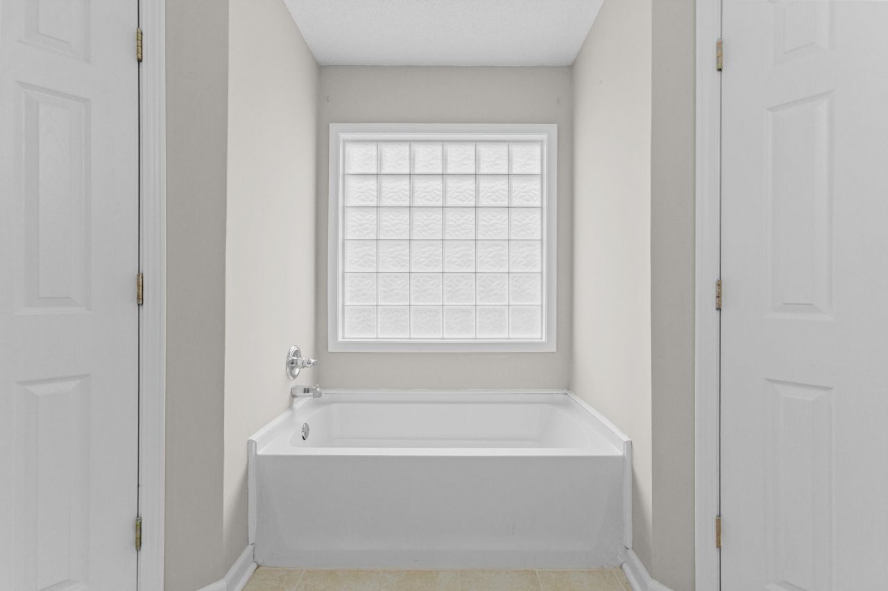 2220 Hillside Street Photo 6