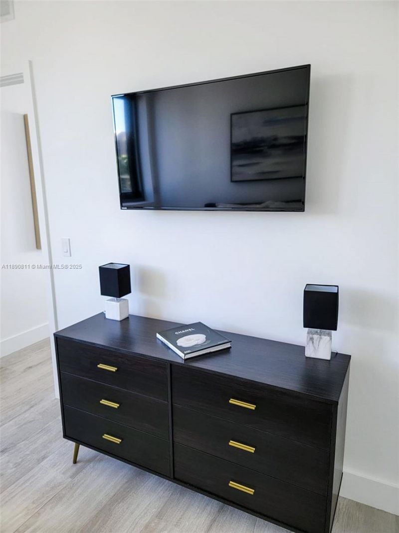 121 NE 34th St, Unit 908, Miami, FL 33137 Photo