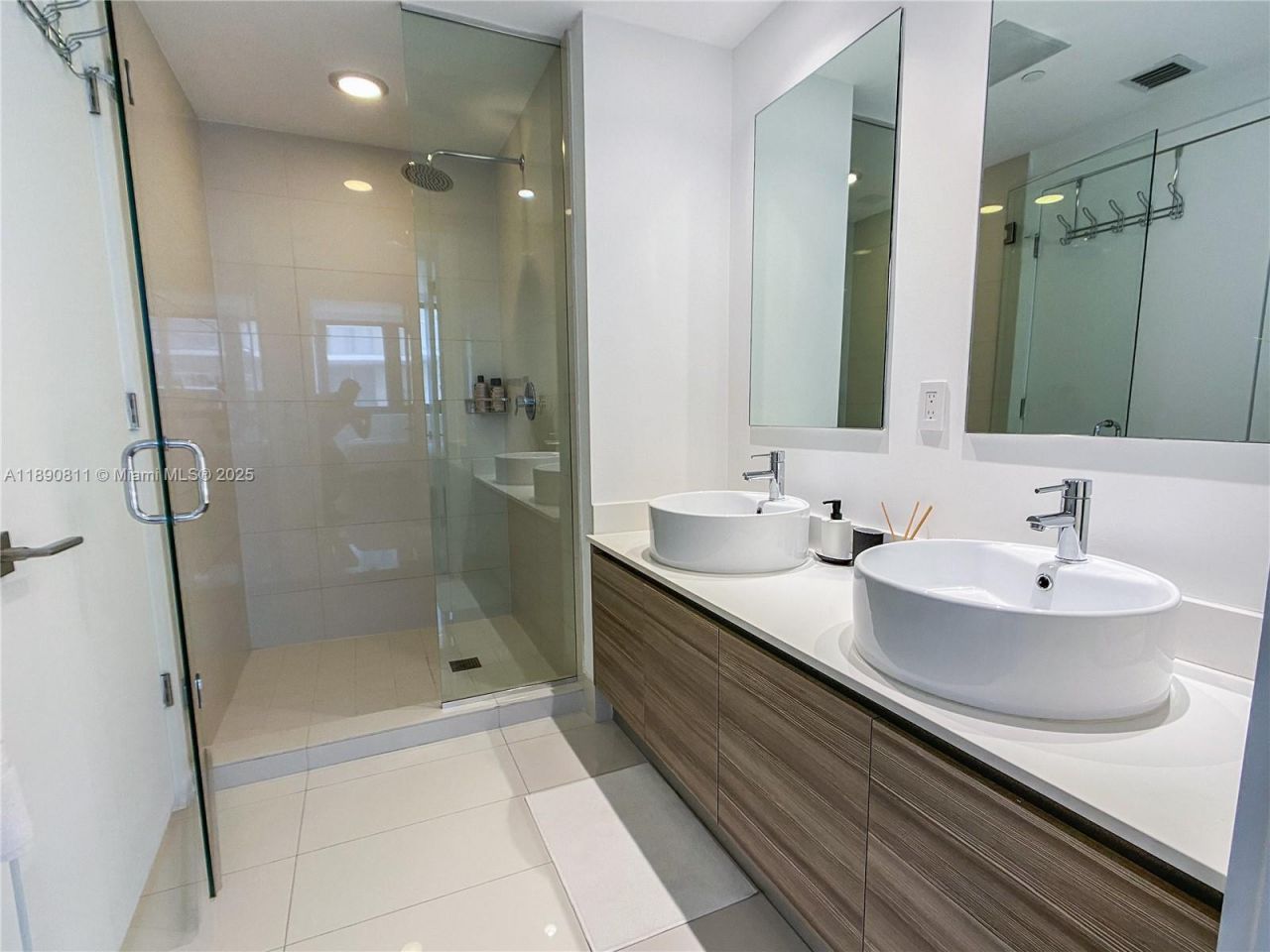 121 NE 34th St, Unit 908, Miami, FL 33137 Photo