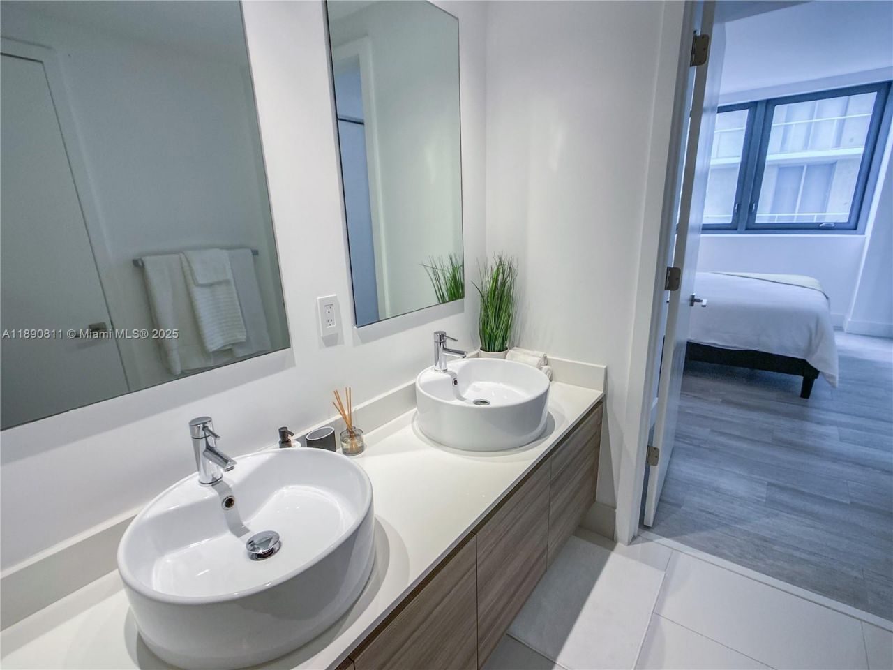 121 NE 34th St, Unit 908, Miami, FL 33137 Photo