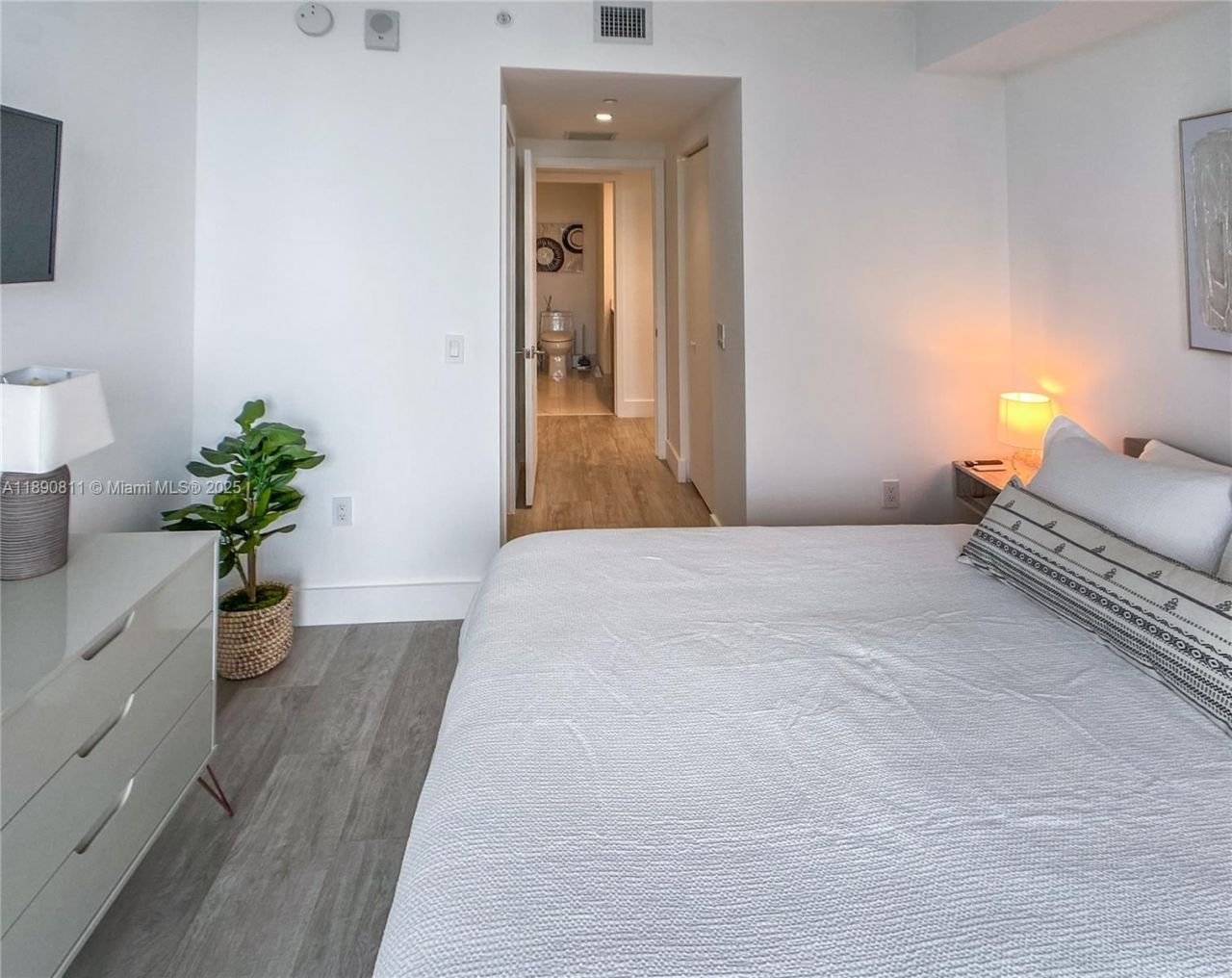 121 NE 34th St, Unit 908, Miami, FL 33137 Photo