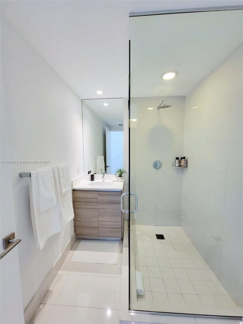 121 NE 34th St, Unit 908, Miami, FL 33137 Photo